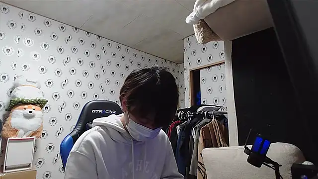 Snapshot of pychan chatting on 03-04-25, 11:08 pychan online show from 03-04-25, 11:08