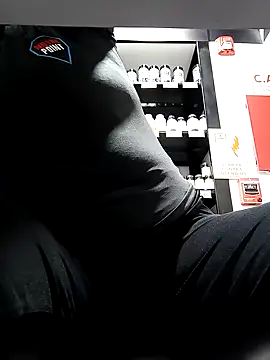 Snapshot of Gatubela212 chatting on 10-11-25, 12:21 Gatubela212 online show from 10-11-25, 12:21