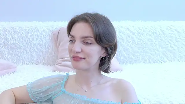 Snapshot of Beauty_Alex chatting on 04-25-26, 03:09 Beauty Alex online show from 04-25-26, 03:09