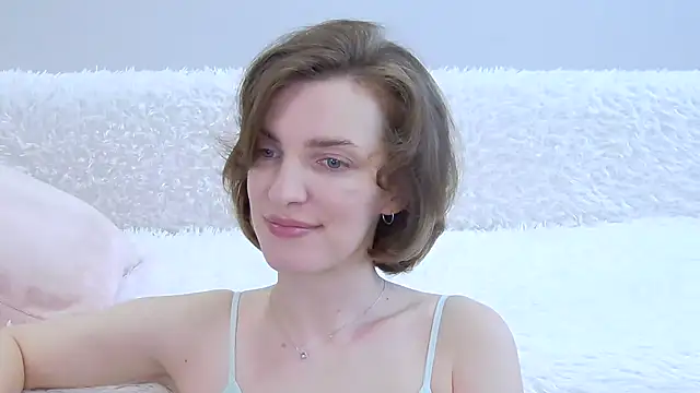 Snapshot of Beauty_Alex chatting on 05-23-26, 02:39 Beauty Alex online show from 05-23-26, 02:39