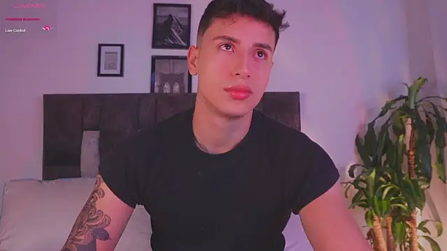 I Gabriel online show from 06-18-26, 04:13
