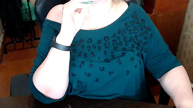 Snapshot of AlisaHot55 chatting on 05-27-26, 11:29 AlisaHot55 online show from 05-27-26, 11:29