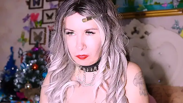 Snapshot of DirtySlut chatting on 12-28-24, 08:15 DirtySlut online show from 12-28-24, 08:15