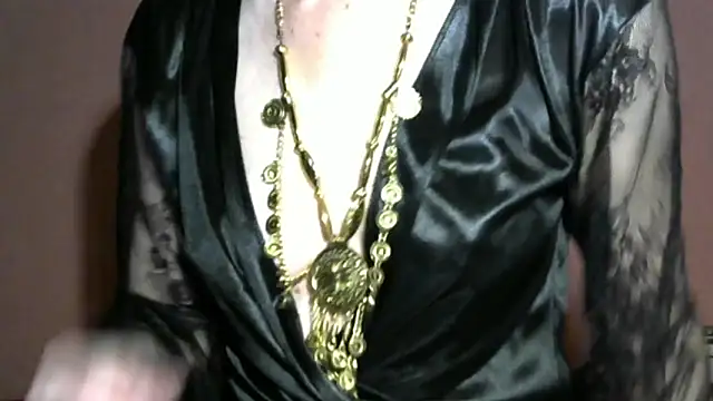 PrettyAndWild online show from 10-05-25, 04:16