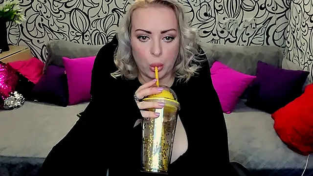 Hotdreamhere online show from 02-05-25, 11:02