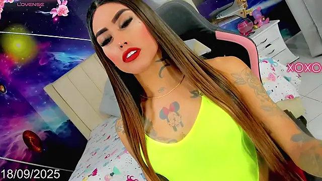 Snapshot of Nella_Dolls chatting on 09-18-25, 11:18 Nella Dolls online show from 09-18-25, 11:18