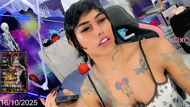 Snapshot of Nella_Dolls chatting on 10-16-25, 06:58 Nella Dolls online show from 10-16-25, 06:58
