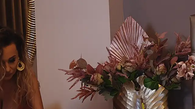 Snapshot of SharonStarr chatting on 12-04-24, 12:41 SharonStarr online show from 12-04-24, 12:41