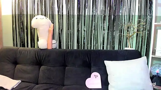 lilly sweett online show from 02-20-26, 11:05