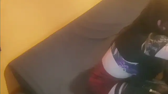 Snapshot of Lillisissi chatting on 12-17-25, 10:05 Lillisissi online show from 12-17-25, 10:05