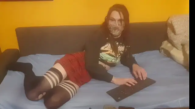 Snapshot of Lillisissi chatting on 12-22-25, 01:02 Lillisissi online show from 12-22-25, 01:02