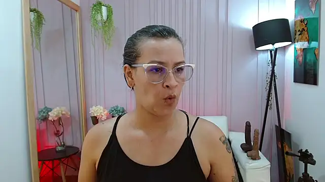 Britney taylor  online show from 01-09-25, 09:58