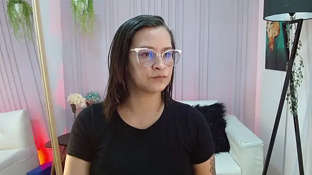 Britney taylor  online show from 01-12-25, 05:44