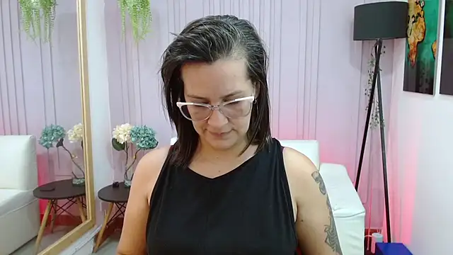 Britney taylor  online show from 02-12-25, 09:54