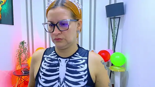 Britney taylor  online show from 11-10-25, 08:52