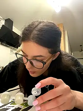 little belucci online show from 12-05-25, 02:58