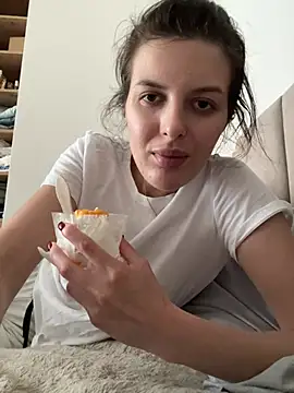 Snapshot of little_belucci chatting on 07-05-26, 02:46 little belucci online show from 07-05-26, 02:46