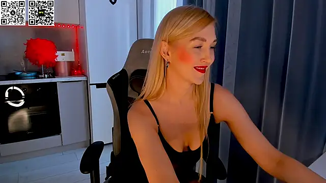 Snapshot of HotyPlays chatting on 02-22-25, 09:34 HotyPlays online show from 02-22-25, 09:34