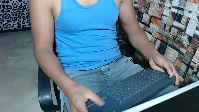 Snapshot of sexatlexx chatting on 11-13-25, 02:32 sexatlexx online show from 11-13-25, 02:32