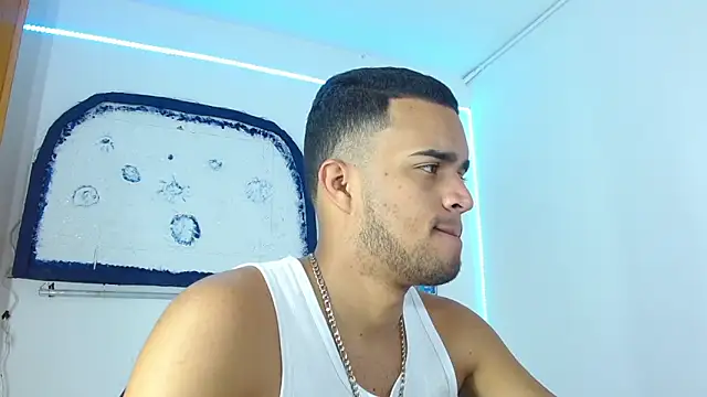 Snapshot of Bigcock_21cm_ chatting on 12-19-24, 02:24 Bigcock 21cm  online show from 12-19-24, 02:24