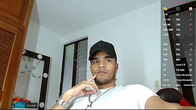 Snapshot of Bigcock_21cm_ chatting on 02-21-25, 10:26 Bigcock 21cm  online show from 02-21-25, 10:26