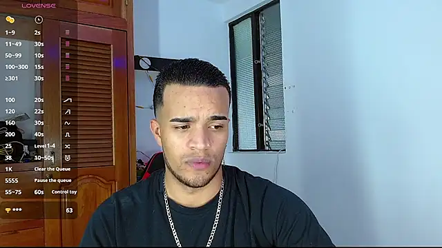 Snapshot of Bigcock_21cm_ chatting on 02-25-25, 10:18 Bigcock 21cm  online show from 02-25-25, 10:18