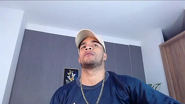 Snapshot of Bigcock_21cm_ chatting on 03-14-25, 08:17 Bigcock 21cm  online show from 03-14-25, 08:17