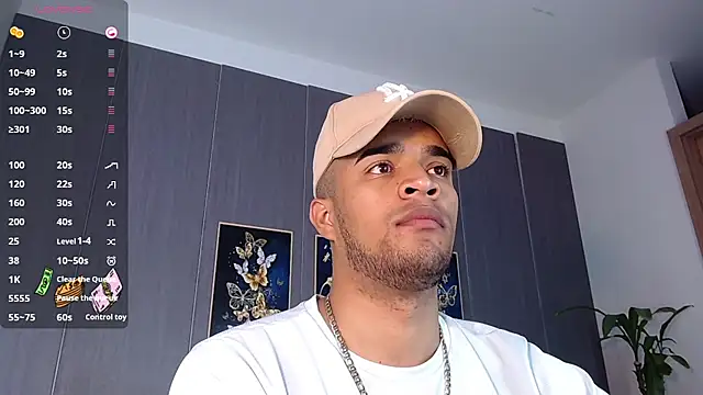 Snapshot of Bigcock_21cm_ chatting on 03-20-25, 08:08 Bigcock 21cm  online show from 03-20-25, 08:08