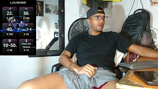 Snapshot of Bigcock_21cm_ chatting on 02-10-26, 10:52 Bigcock 21cm online show from 02-10-26, 10:52