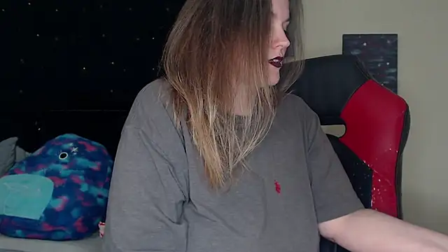 Snapshot of ToxicLilly chatting on 01-08-25, 12:15 ToxicLilly online show from 01-08-25, 12:15