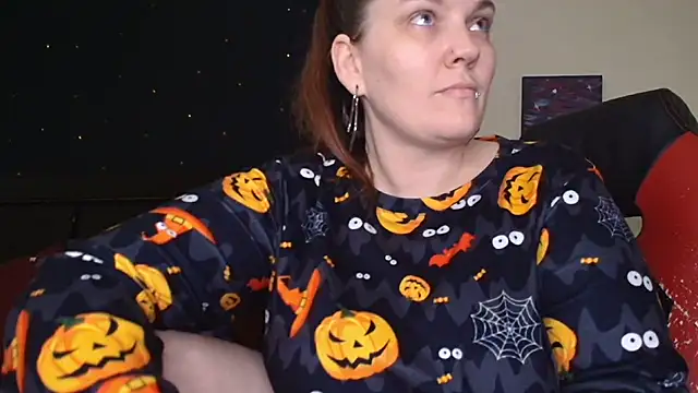 Snapshot of ToxicLilly chatting on 10-16-25, 07:42 ToxicLilly online show from 10-16-25, 07:42