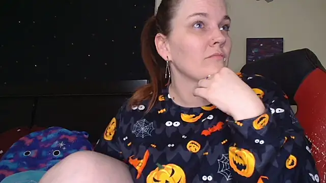 Snapshot of ToxicLilly chatting on 10-26-25, 08:20 ToxicLilly online show from 10-26-25, 08:20