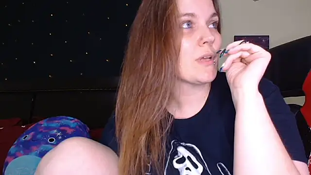 Snapshot of ToxicLilly chatting on 01-07-26, 09:45 ToxicLilly online show from 01-07-26, 09:45