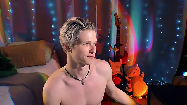 Snapshot of Breston_Sweet chatting on 12-18-25, 06:36 Breston Sweet online show from 12-18-25, 06:36