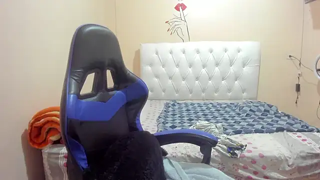 Leylafourniert online show from 02-16-25, 07:49