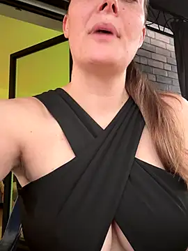 Snapshot of newMichelle chatting on 10-06-25, 06:11 newMichelle online show from 10-06-25, 06:11