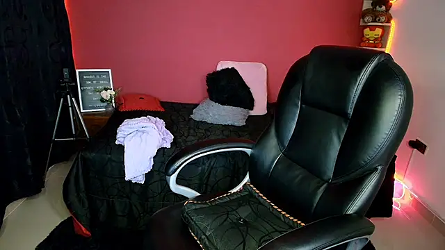 Snapshot of lulubigtitts1 chatting on 02-27-25, 04:52 lulubigtitts1 online show from 02-27-25, 04:52