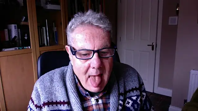 Snapshot of Oldpistolpete chatting on 12-20-25, 12:23 Oldpistolpete online show from 12-20-25, 12:23