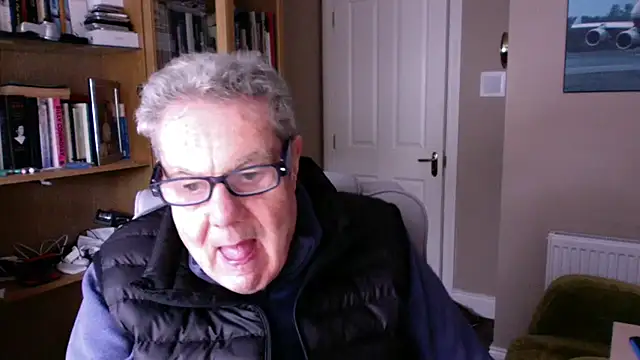 Snapshot of Oldpistolpete chatting on 01-10-26, 02:19 Oldpistolpete online show from 01-10-26, 02:19