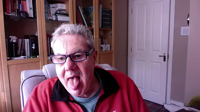Snapshot of Oldpistolpete chatting on 02-15-26, 02:36 Oldpistolpete online show from 02-15-26, 02:36