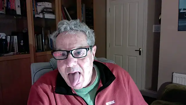 Snapshot of Oldpistolpete chatting on 03-07-26, 06:49 Oldpistolpete online show from 03-07-26, 06:49