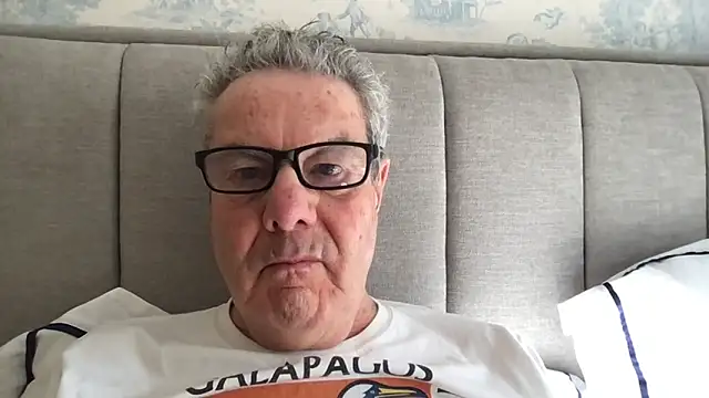 Snapshot of Oldpistolpete chatting on 03-09-26, 09:24 Oldpistolpete online show from 03-09-26, 09:24