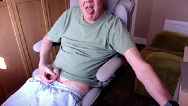 Snapshot of Oldpistolpete chatting on 03-21-26, 03:04 Oldpistolpete online show from 03-21-26, 03:04