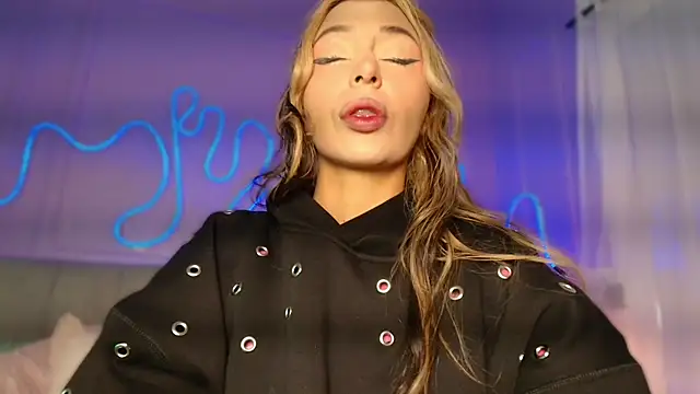Sofly s online show from 05-20-26, 11:49