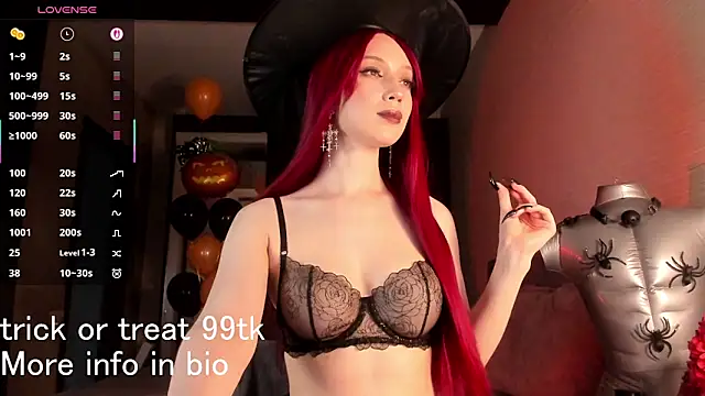 Snapshot of SophiaFlorence chatting on 10-29-25, 12:51 SophiaFlorence online show from 10-29-25, 12:51