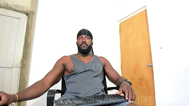 Snapshot of DaleHamilton chatting on 12-20-24, 03:00 DaleHamilton online show from 12-20-24, 03:00