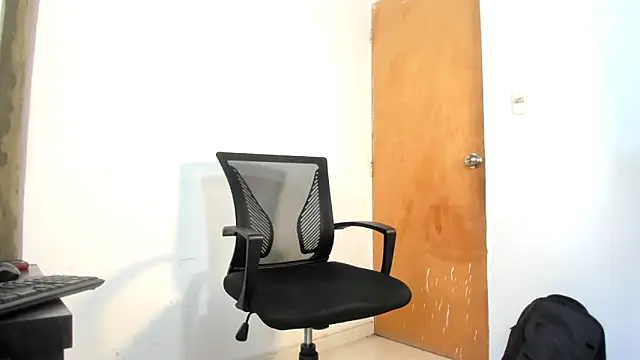 Snapshot of DaleHamilton chatting on 01-31-25, 08:12 DaleHamilton online show from 01-31-25, 08:12