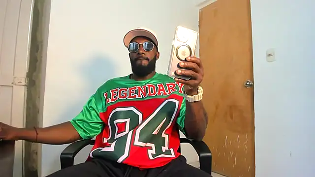 Snapshot of DaleHamilton chatting on 03-22-25, 01:30 DaleHamilton online show from 03-22-25, 01:30