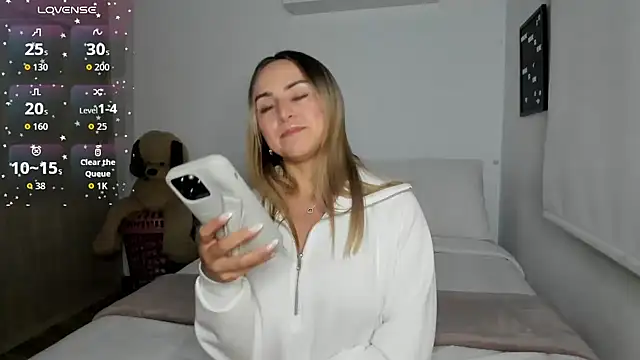 sophi mooreno online show from 09-15-25, 11:49