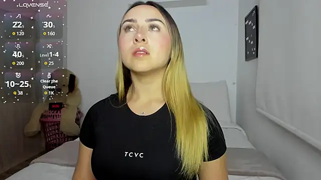 Snapshot of sophi_mooreno chatting on 02-04-26, 02:06 sophi mooreno online show from 02-04-26, 02:06